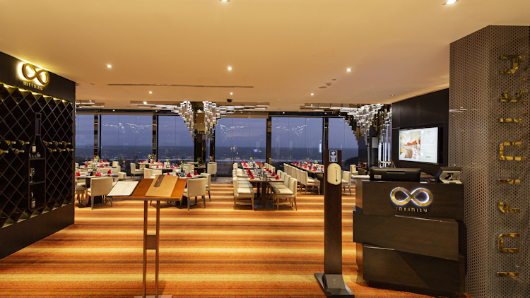 Bluffs Ho Tram dining